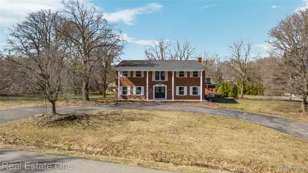 5742 Springwater LN, West Bloomfield Charter Township, MI 48322