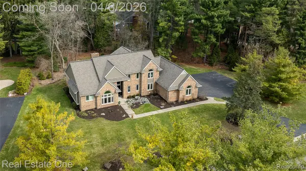 5350 Hidden Pines DR, Genoa Township, MI 48116