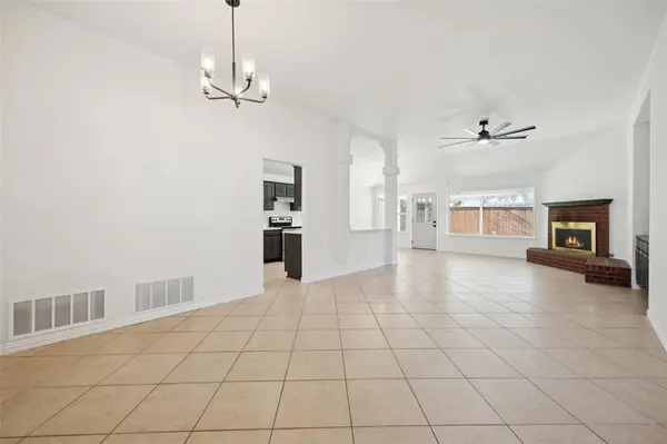 1016 Grand Central Parkway, Saginaw, TX 76131