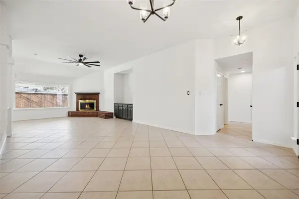 1016 Grand Central Parkway, Saginaw, TX 76131