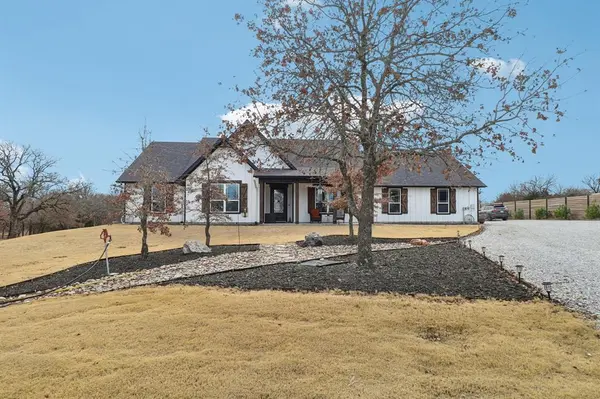 165 Rolling Bend Road, Alvord, TX 76225