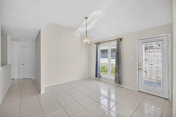 7016 Snowivy Court, Arlington, TX 76001