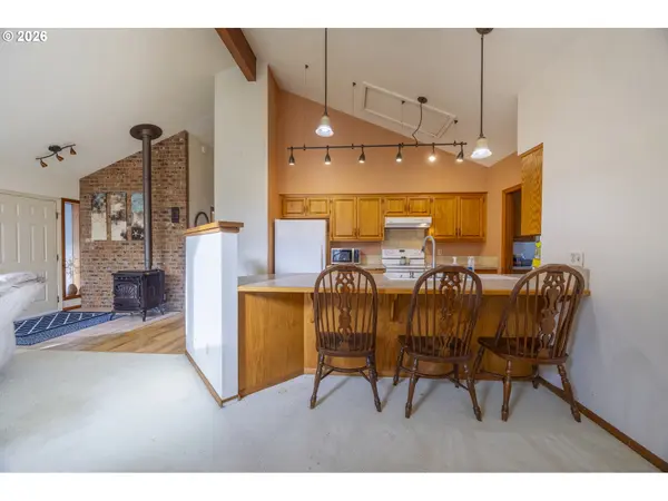 341 COMBS CIR, Yachats, OR 97498