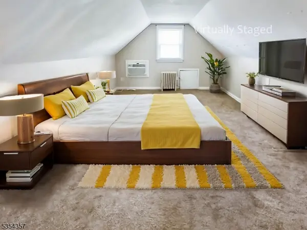 68 17Th Ave, Elmwood Park Boro, NJ 07407