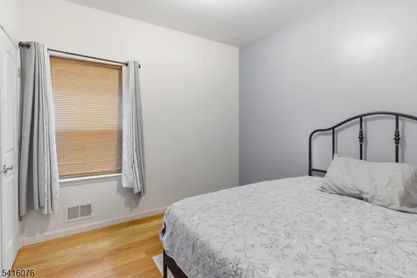 944 Flora St, Elizabeth City, NJ 07201