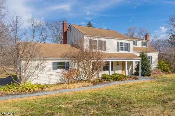 32 Deerfield Rd, Mendham Boro, NJ 07945