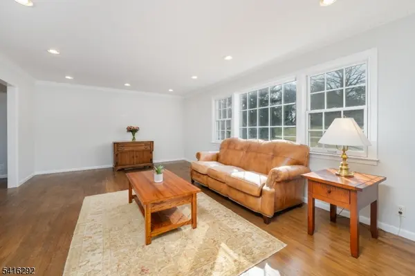 32 Deerfield Rd, Mendham Boro, NJ 07945