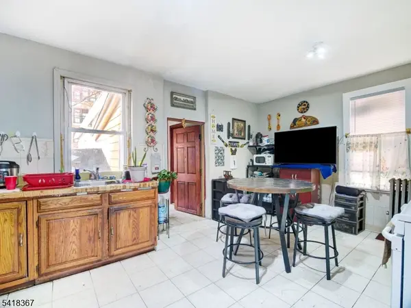 39 Rankin St, Elizabeth City, NJ 07206