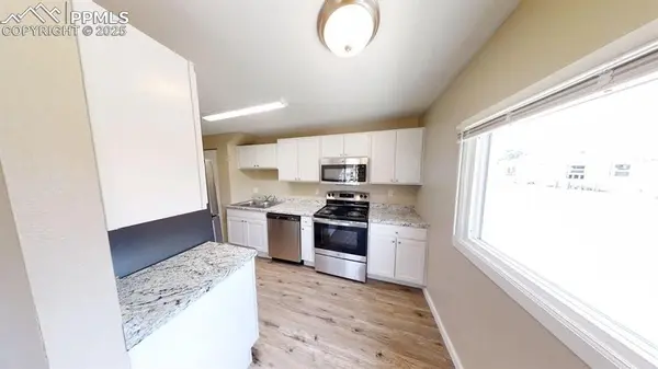 2413 E St Vrain ST, Colorado Springs, CO 80909