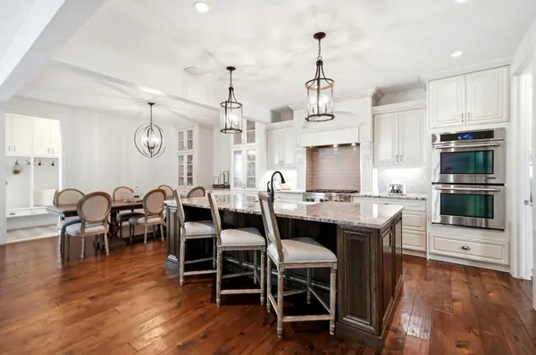 201 12 ST NE, Calgary, AB T2E 4P7