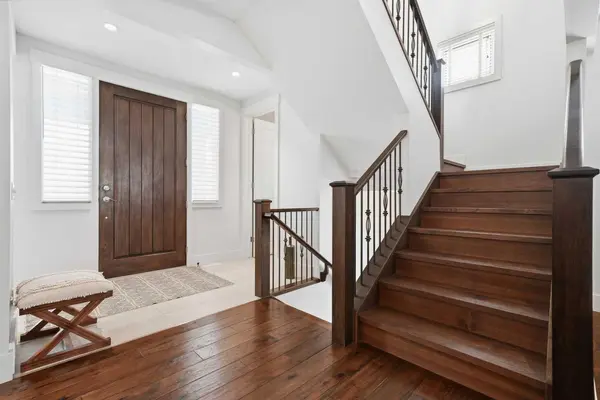 201 12 ST NE, Calgary, AB T2E 4P7