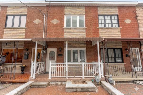 14 Peel AVE N, Toronto C01, ON M6J 1M4
