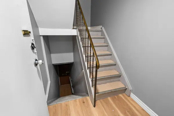 608 Gerrard ST #2nd Floor, Toronto E01, ON M4M 1Y3