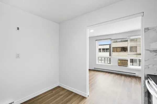 608 Gerrard ST #2nd Floor, Toronto E01, ON M4M 1Y3