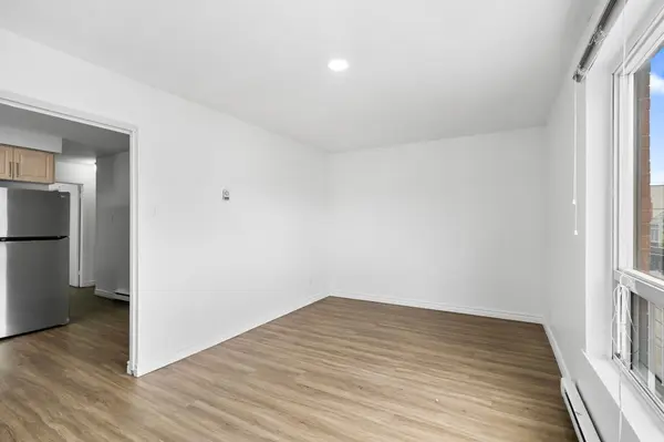 608 Gerrard ST #2nd Floor, Toronto E01, ON M4M 1Y3