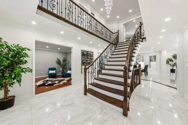 8 Beaufort Hills RD, Richmond Hill, ON L4E 2N5