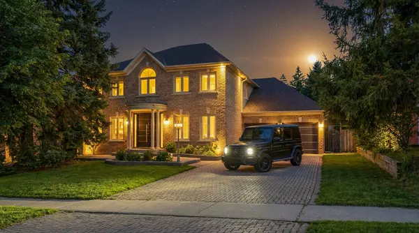 31 Vesta DR, Richmond Hill, ON L4B 2M2