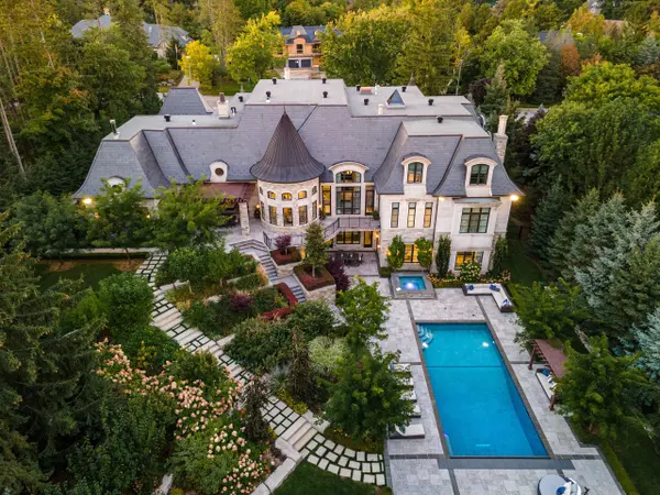 121 Rebecca CT, Vaughan, ON L6A 1G2