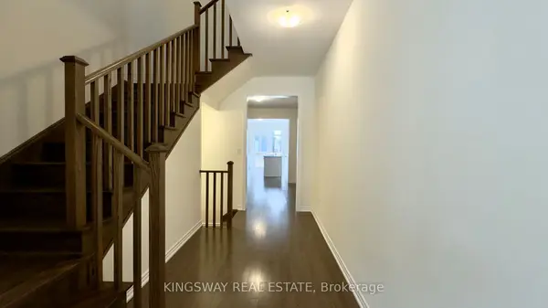 16 Blick CRES, Aurora, ON L4G 4A7