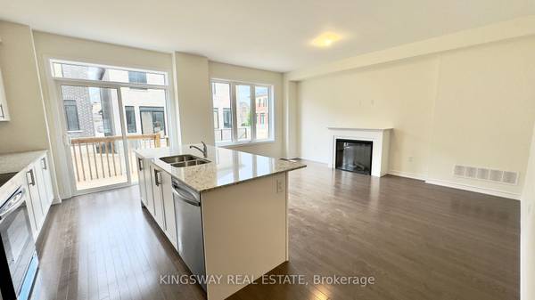 16 Blick CRES, Aurora, ON L4G 4A7