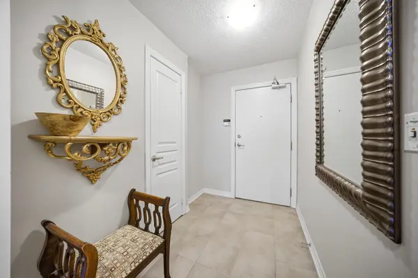 1940 Ironstone DR #1507, Burlington, ON L7L 0E4