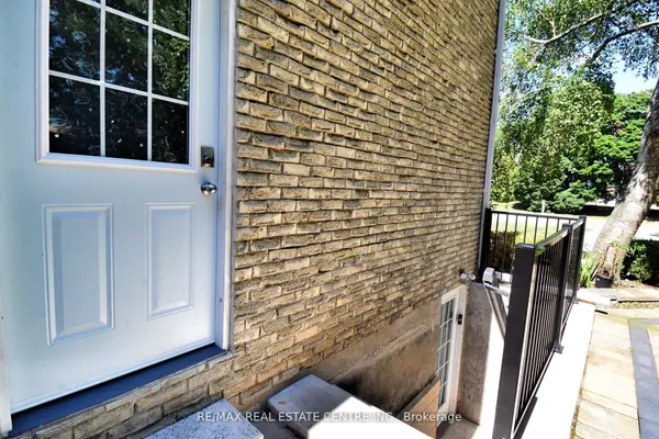 17 Crescent Hill DR S, Brampton, ON L6S 2P4