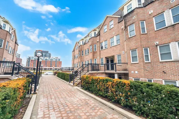 760 Lawrence AVE W #153, Toronto W04, ON M6A 3E7