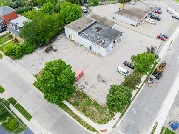 8 Oxford ST, Cambridge, ON N1R 1M2