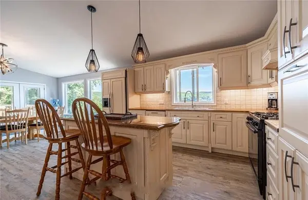 1758 Papineau Lake RD, Hastings Highlands, ON K0L 2R0