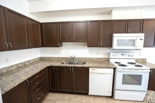 72 Dundalk Private, Barrhaven, ON K2J 0J5