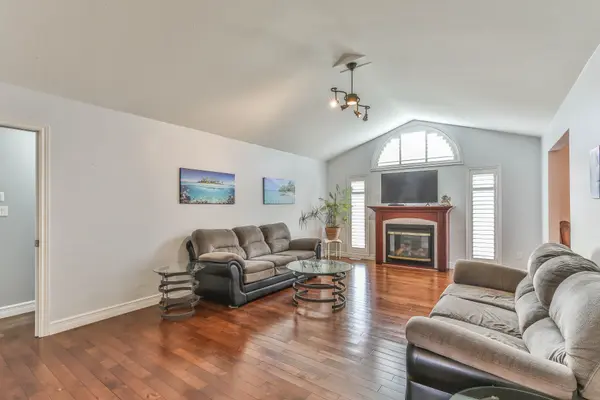 24 Linwood DR, Thames Centre, ON N0L 1G1