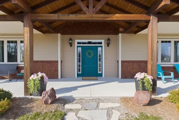 190 Lakeshore RD, Brighton, ON K0K 1H0