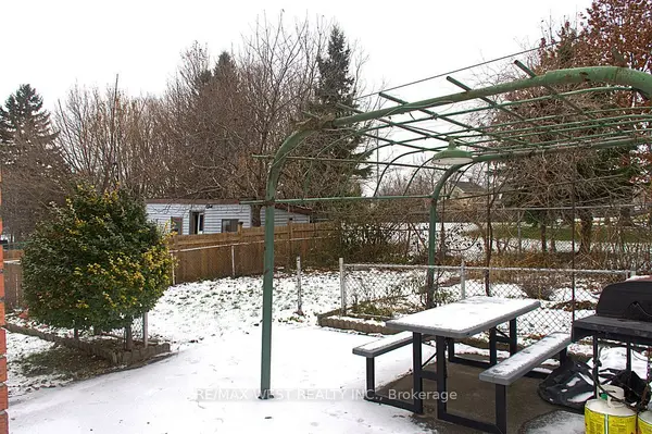 5177 Kitchener ST, Niagara Falls, ON L2G 1B4