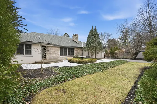 108 Lloyminn AVE, Hamilton, ON L9G 1H6