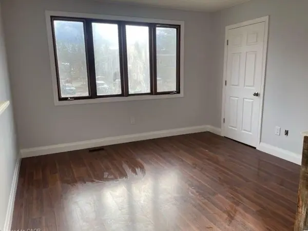 367 Wilson ST E #3, Hamilton, ON L9G 2C1