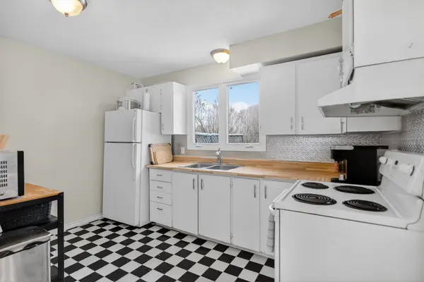 68 King ST #12, Stittsville - Munster - Richmond, ON K0A 2Z0