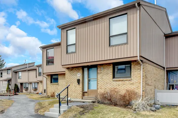 2027 Stonehenge CRES #35, Cyrville - Carson Grove - Pineview, ON K1B 4N7