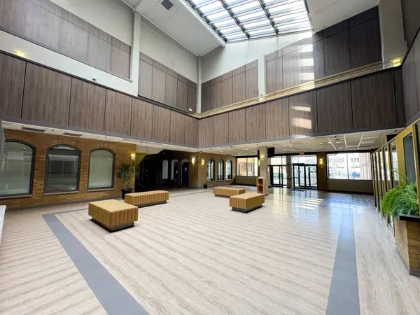 379 Dundas ST #104-106, London East, ON N6B 1V5