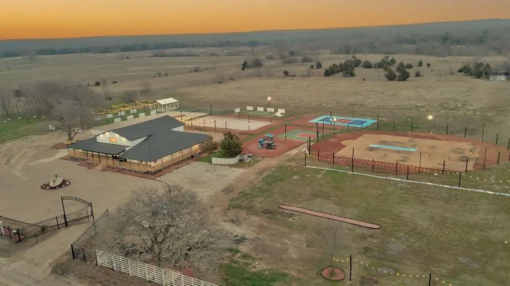 550 County Road 297, Gainesville, TX 76240