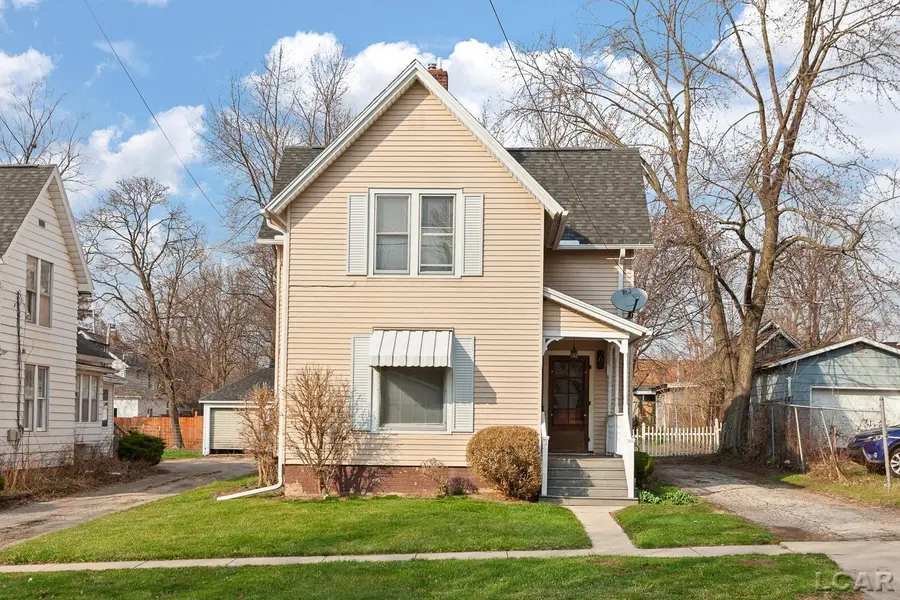 907 E Hunt ST, Adrian, MI 49221