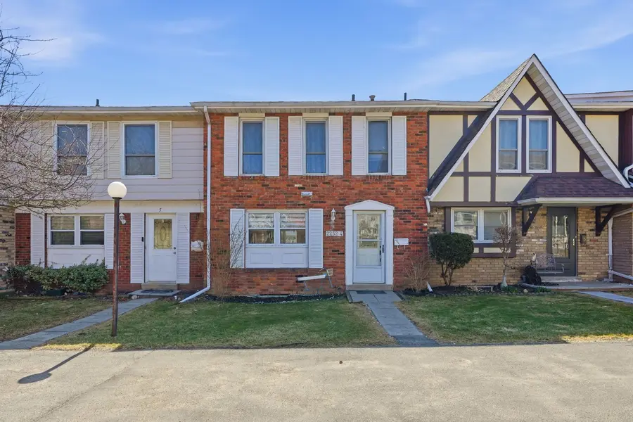 2252 Upper Middle RD #4, Burlington, ON L7P 2Z9