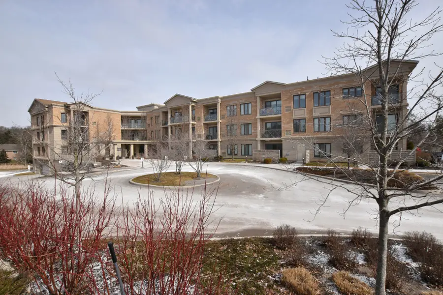 869 Clonsilla AVE #PH10, Peterborough, ON K9J 0B7