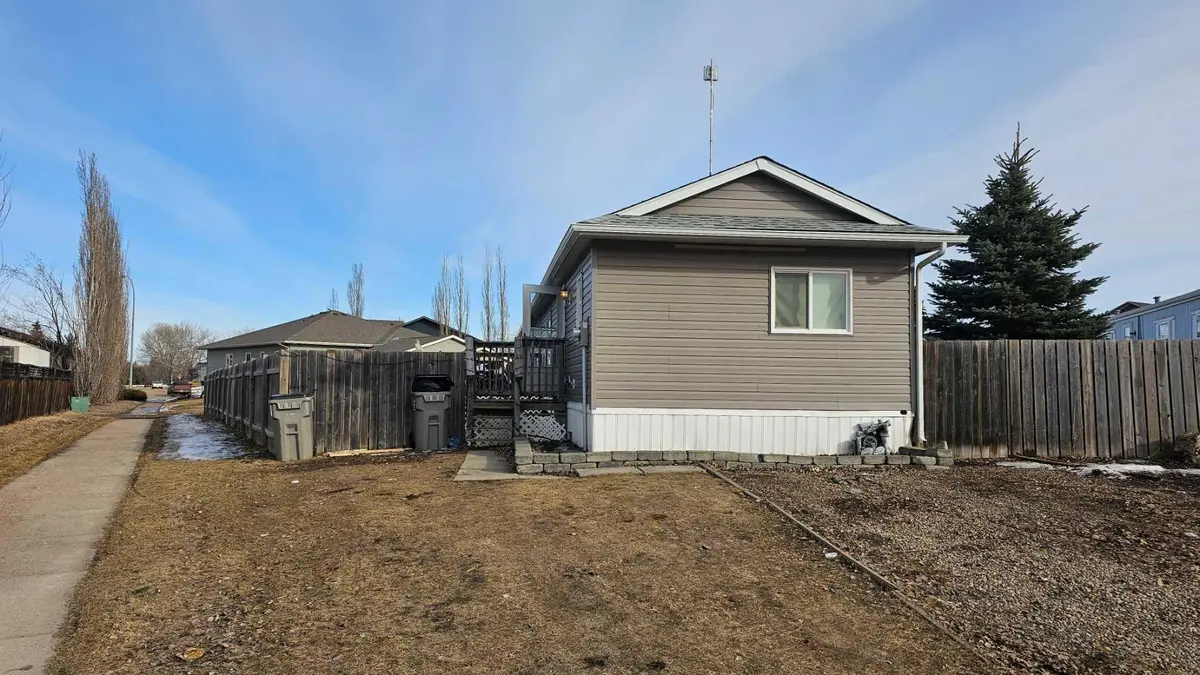 6001 53 Avenue Close, Stettler, AB T0C2L2