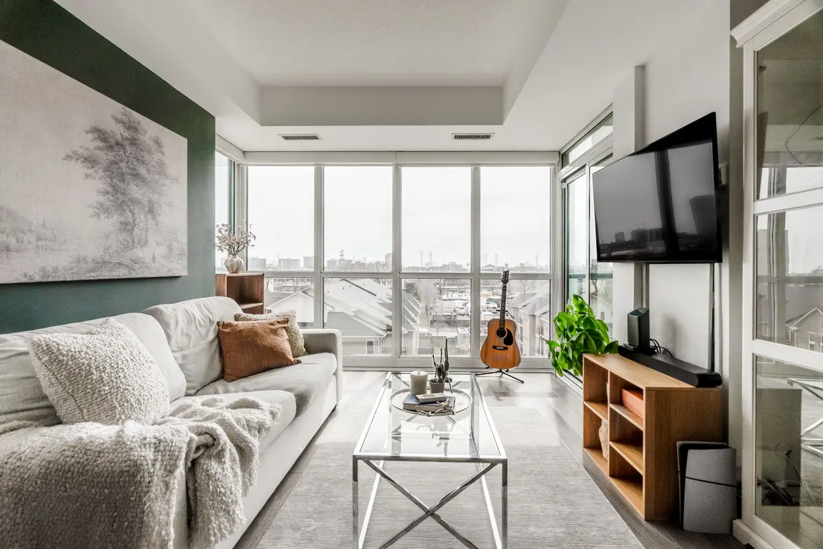 35 Brian Peck CRES #515, Toronto C11, ON M4G 0A5