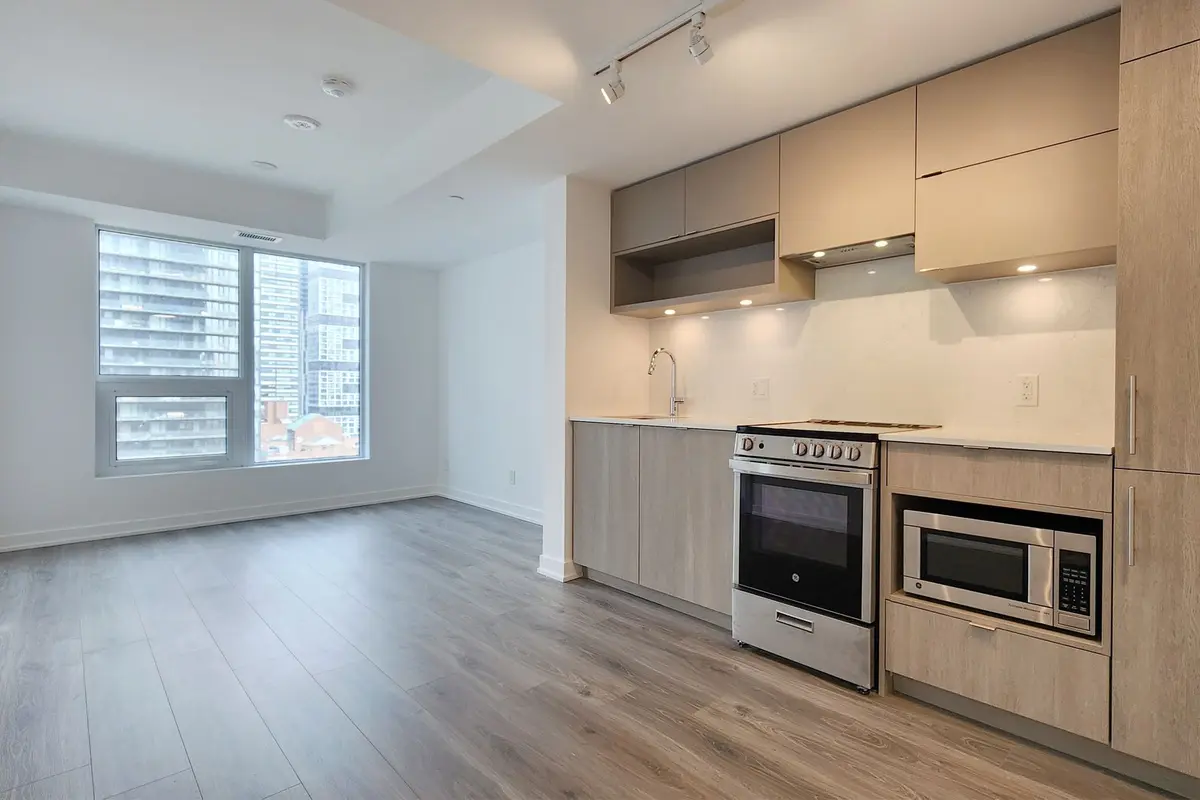 100 Queen ST E #1815, Toronto C08, ON M5C 0B5