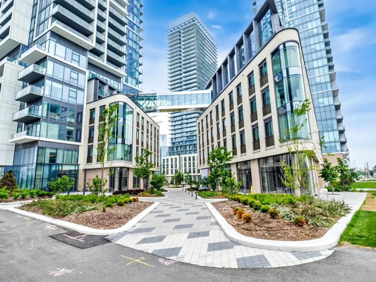 1000 Portage Pkwy #4502, Vaughan, ON L4K 0L1