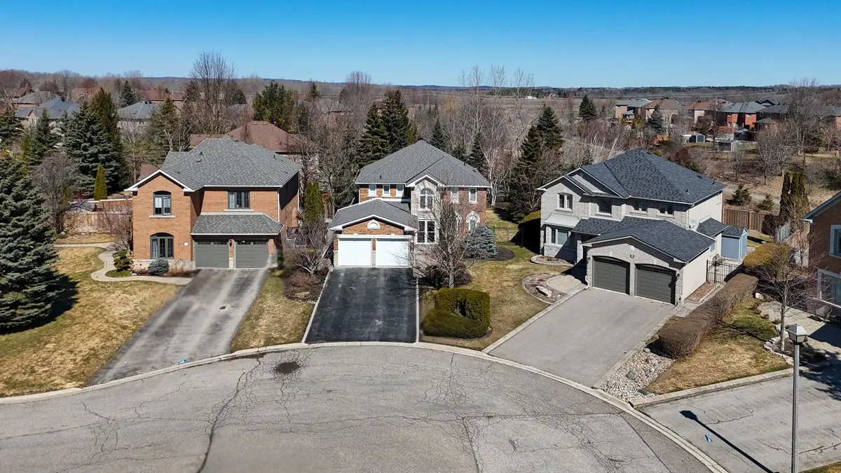 4 Vantagebrook CT, Caledon, ON L7E 1J3