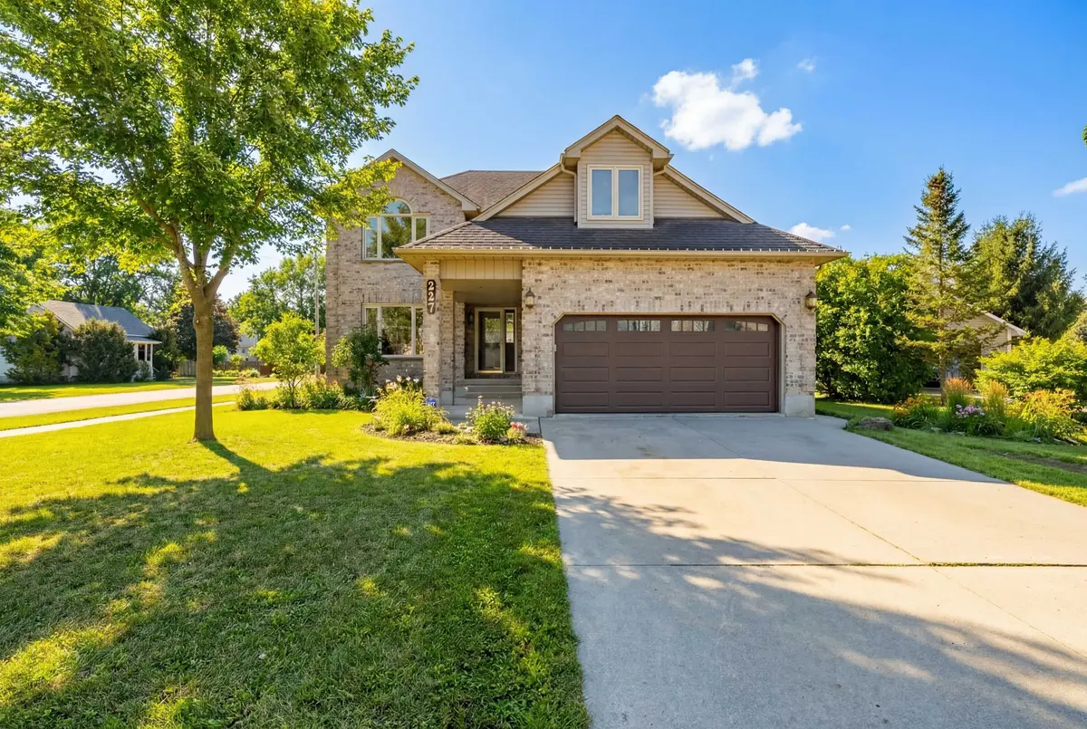 227 William ST E, North Middlesex, ON N0M 2K0