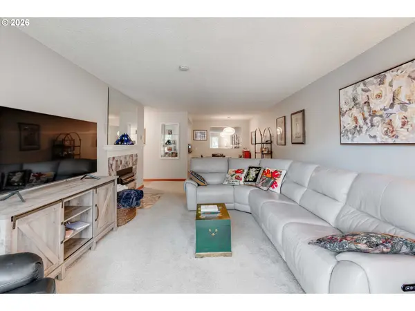 45 EAGLE CREST DR #311, Lake Oswego, OR 97035