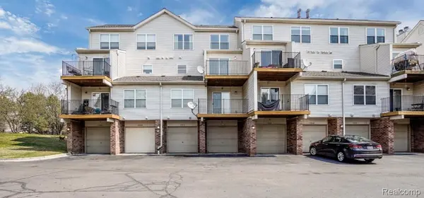 1956 Campau Farms CIR, Detroit, MI 48207